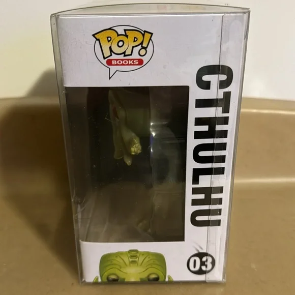 Funko Pop Cthulhu Master Of R’lyeh GITD - Picture 3 of 5